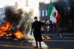 Al menos cinco taxis autónomos quemados, tras protestas contra redadas migratorias en Los Ángeles