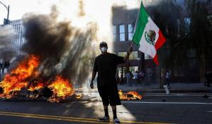 Al menos cinco taxis autónomos quemados, tras protestas contra redadas migratorias en Los Ángeles