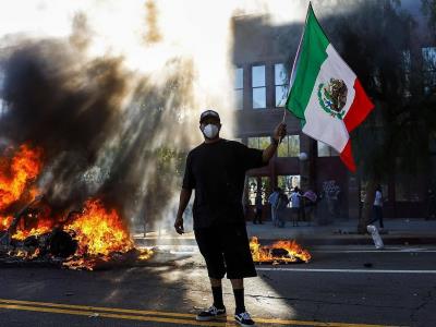 Cinco taxis autónomos quemados por protestas de Los Ángeles
