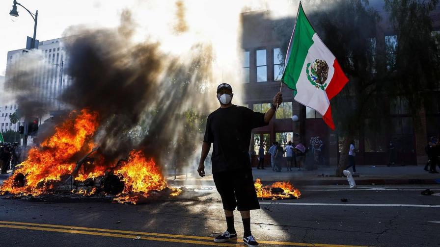 Al menos cinco taxis autónomos quemados, tras protestas contra redadas migratorias en Los Ángeles Al menos cinco taxis autónomos quemados, tras protestas contra redadas migratorias en Los Ángeles