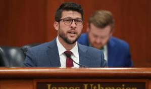 El fiscal de Florida advierte de destituir a un alguacil por no arrestar a migrantes