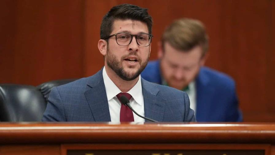 El fiscal de Florida advierte de destituir a un alguacil por no arrestar a migrantes El fiscal de Florida advierte de destituir a un alguacil por no arrestar a migrantes