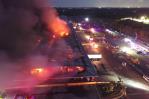 21 unidades de bomberos del Gran Santo Domingo, Haina y San Cristóbal combaten incendio en el Merca