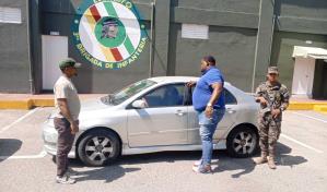 Arrestan a dos empleados del sector p&uacute;blico por transportar haitianos indocumentados en San Juan