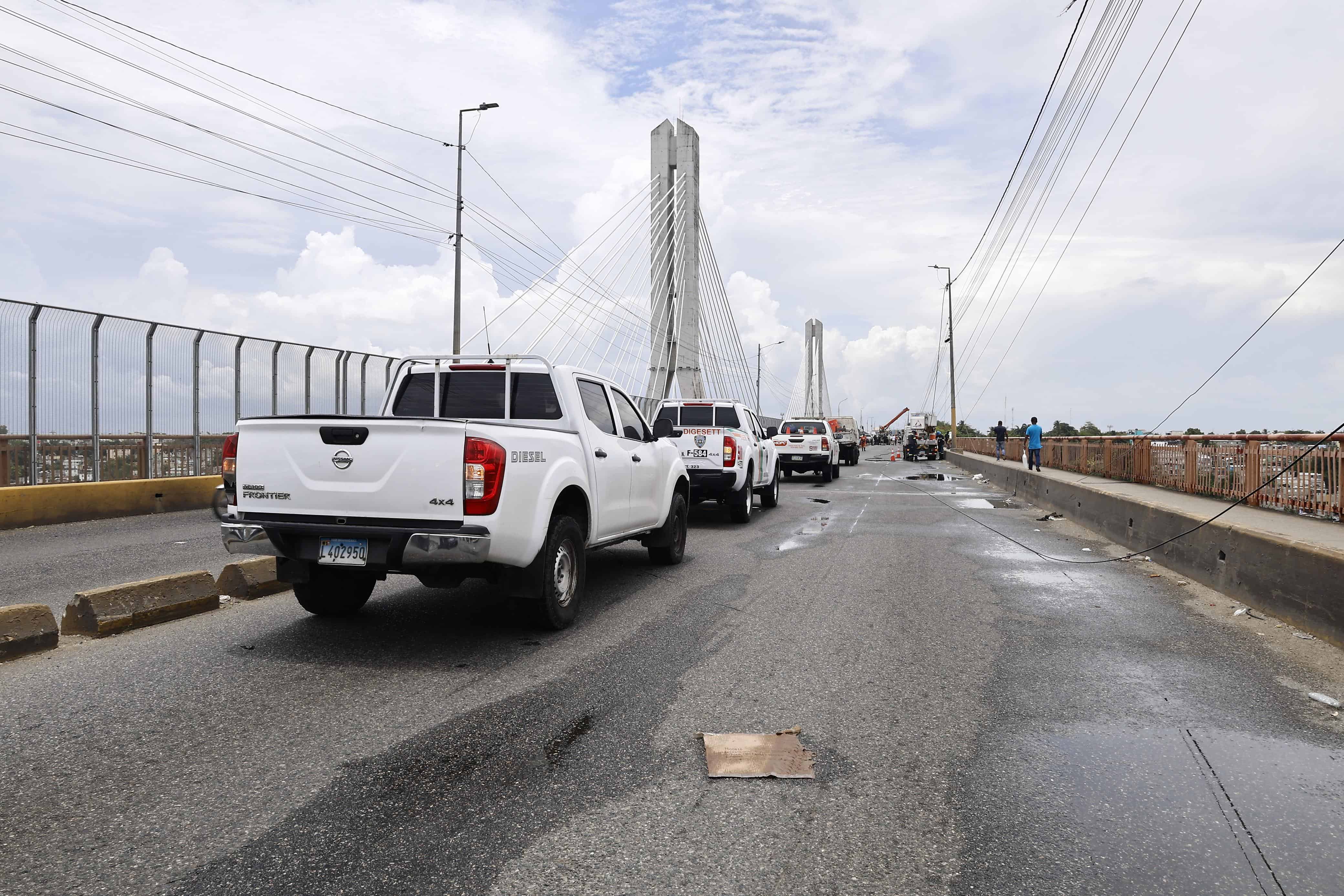 El desplome ocurrió alrededor de las 11:15 de la mañana en dirección oeste-este, desde el Distrito Nacional hacia Santo Domingo Este