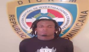 Apresan a dos de cuatro hombres implicados en balacera que dejó una persona muerta y siete heridos