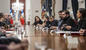 Boric entrega archivos hasta ahora reservados a familiares de víctimas de la dictadura