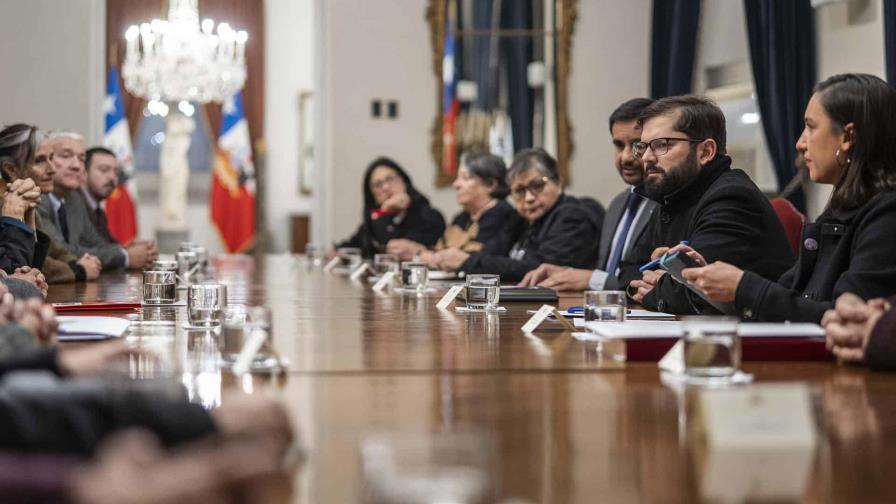 Boric entrega archivos hasta ahora reservados a familiares de víctimas de la dictadura Boric entrega archivos hasta ahora reservados a familiares de víctimas de la dictadura