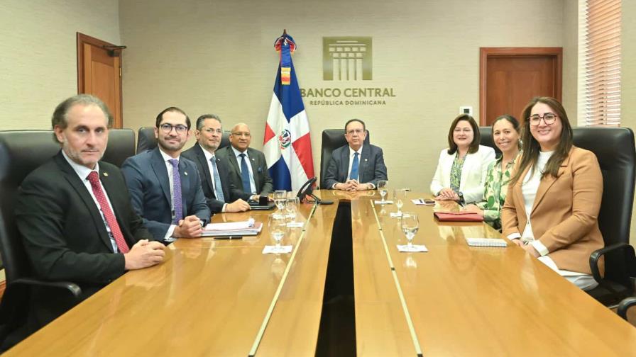 Gobernador del Banco Central se reunió con la encargada de Banca Corporativa del Citi Bank Gobernador del Banco Central se reunió con la encargada de Banca Corporativa del Citi Bank