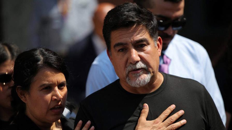 Piden retirar cargos contra líder sindical arrestado en redada migratoria en Los Ángeles Piden retirar cargos contra líder sindical arrestado en redada migratoria en Los Ángeles