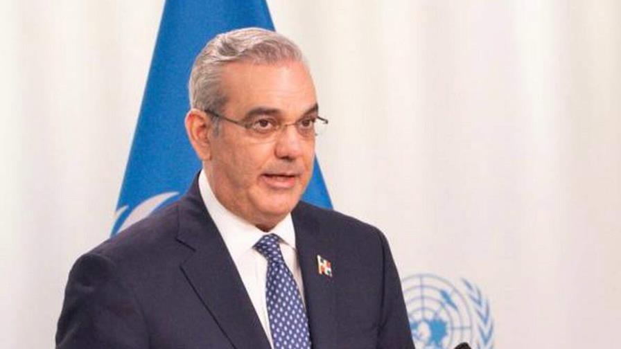Abinader pide reconocer el sargazo como una emergencia Abinader pide reconocer el sargazo como una emergencia