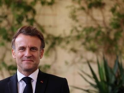 Emmanuel Macron quiere prohibir redes sociales a menores de edad