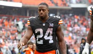 Los Texans contratan a Nick Chubb para reforzar su ofensiva terrestre en la temporada 2025