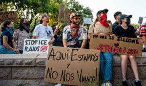 Cientos de personas salen a la calle en Texas para apoyar las protestas de Los Ángeles