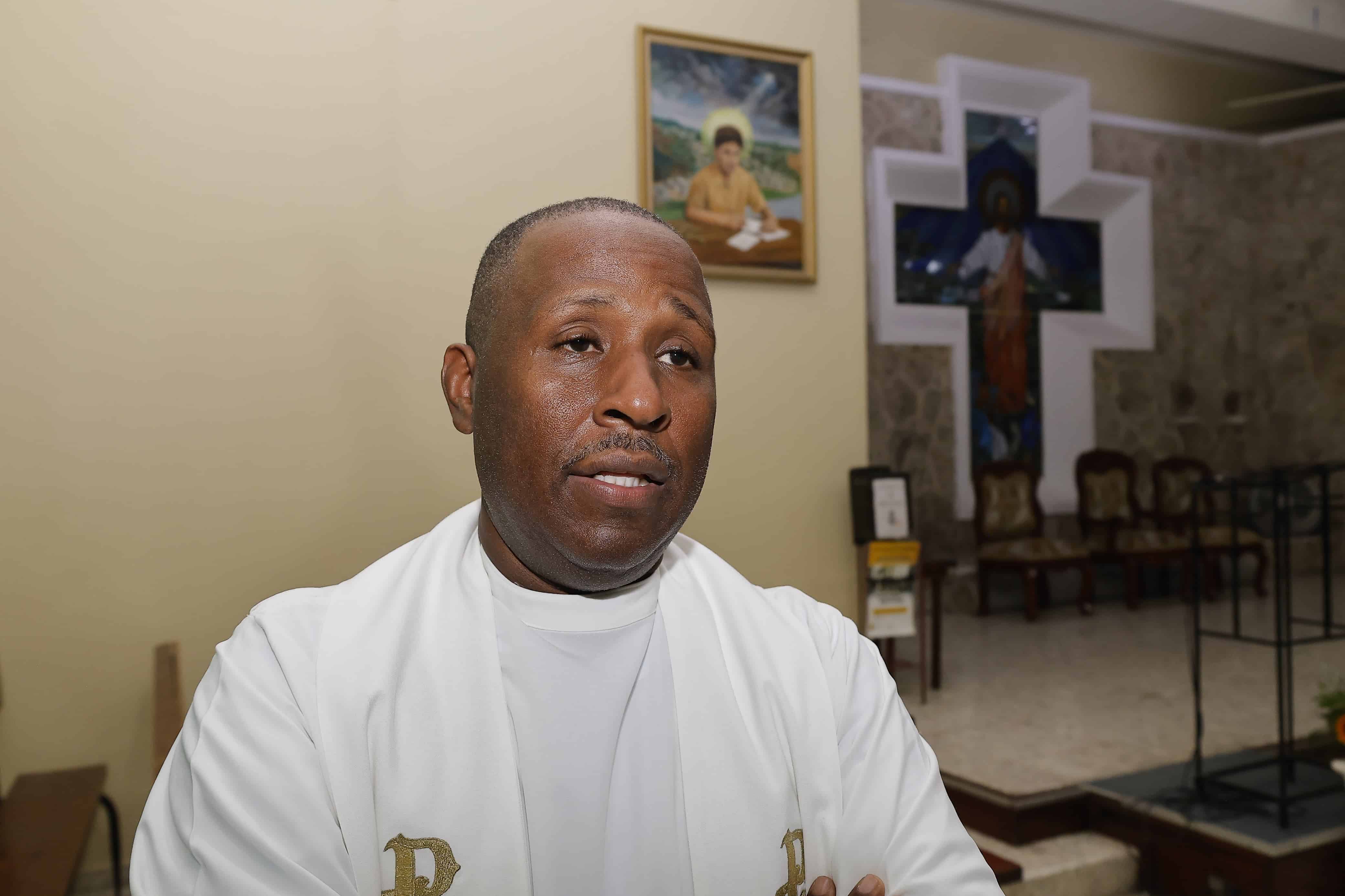 Eduard Rafael Figueroa, párroco de la  Iglesia Domingo Savio.
