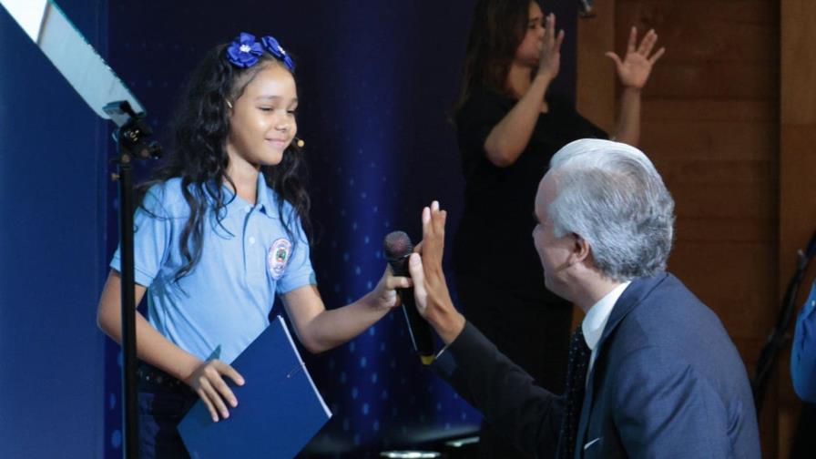 ¿En qué consisten los 5 ejes del plan que presentó el ministro de Educación? ¿En qué consisten los 5 ejes del plan que presentó el ministro de Educación?