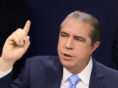Francisco Javier García critica endeudamiento en sector eléctrico