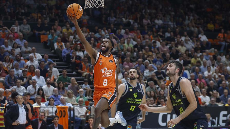 El Valencia somete al Efes y se hace fuerte arriba con su cuarta victoria seguida