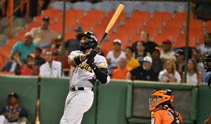 Aderlin Rodríguez encabeza primer juego interescuadras de la pretemporada de  las Águilas Cibaeñas