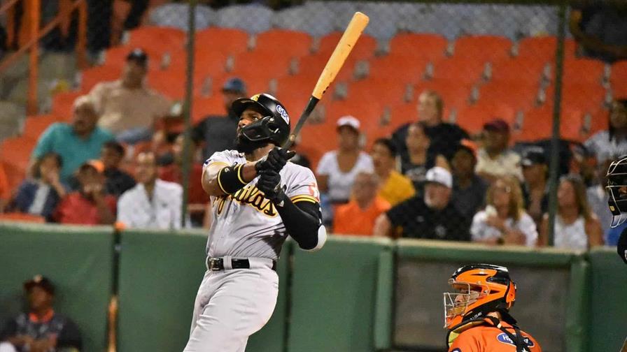 Aderlin Rodríguez encabeza primer juego interescuadras de la pretemporada de  las Águilas Cibaeñas