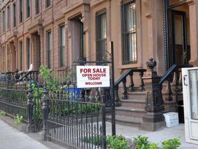 Entra en vigor ley que elimina pago a agentes inmobiliarios en NY