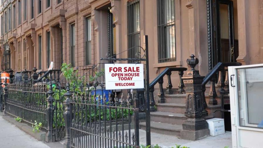 Entra en vigor la ley que elimina pago de comisión a agentes inmobiliarios en Nueva York