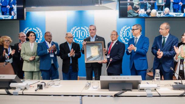 Abinader recibe en Ginebra un reconocimiento de la Organización Internacional del Trabajo