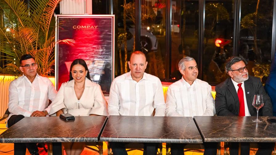 Lanzan Cigarro Compay Segundo en Amigos Seafood de Santiago