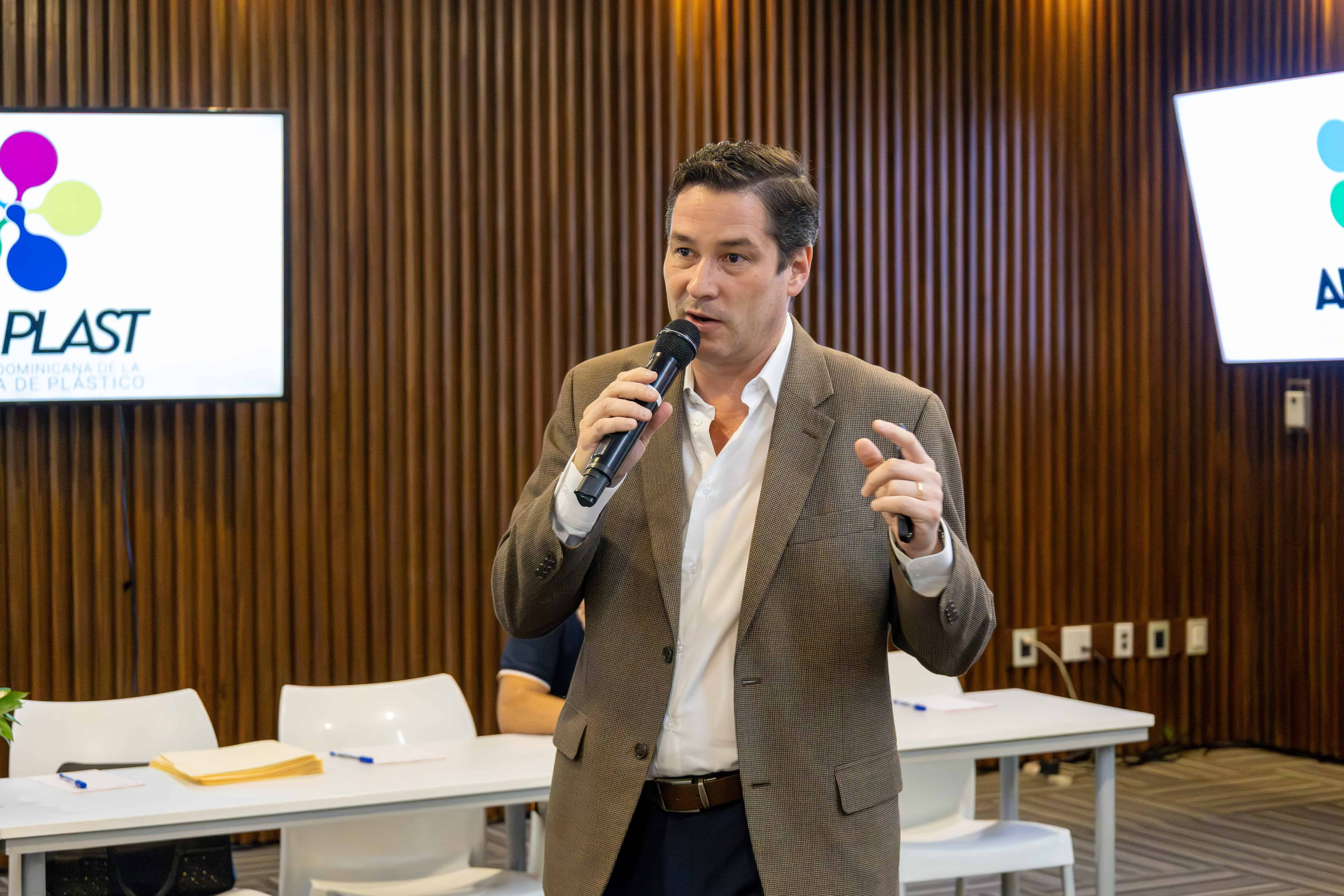 Cristian Halaby Fernández, presidente de la Cámara Ambiental del Plástico de Colombia.