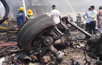 Al menos un superviviente en accidente aéreo en India, según autoridades sanitarias
