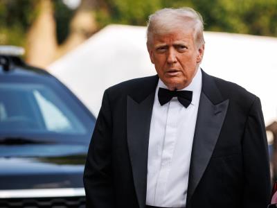 Trump se muestra abierto alargar plazos a aranceles comerciales