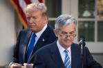 Trump llama imbécil a Powell e insiste en que la Fed debe rebajar los tipos
