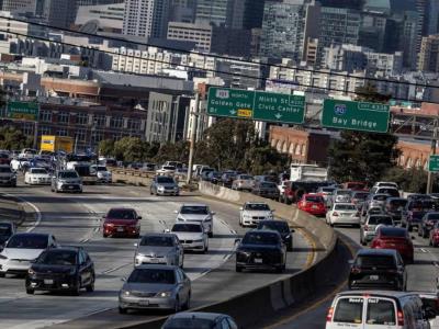 Trump acaba norma de California que prohíbe vehículos de gasolina