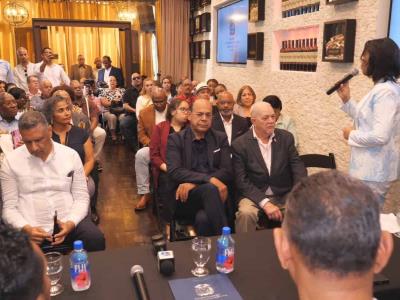 Estudiantes Dominicanos de NY Viajan a RD por Iniciativa Consulado