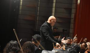 Amaury Sánchez dirige un emotivo tributo a Beethoven en el Teatro Nacional