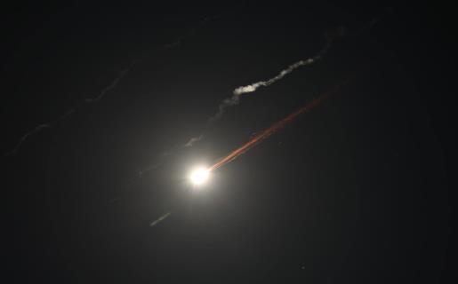 Irán contraataca: al menos siete heridos en el centro de Israel por ataque con misiles