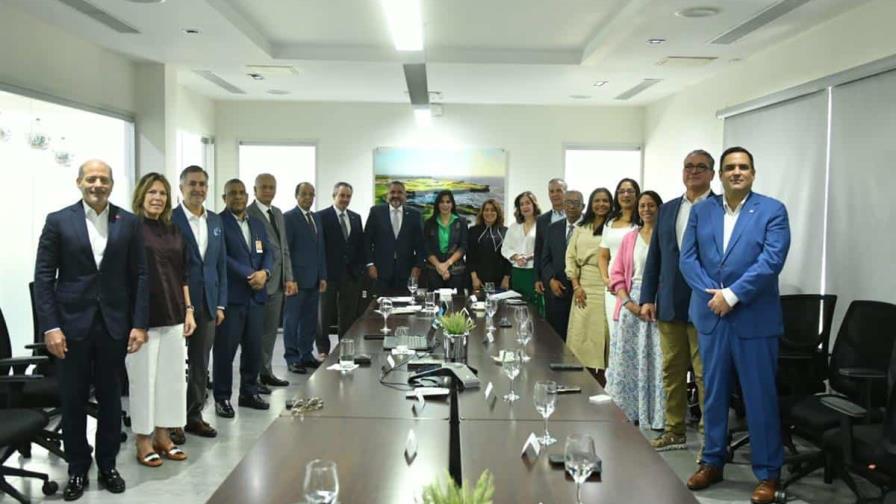 JCE presenta avances de la nueva cédula de identidad a Cámara Americana de Comercio JCE presenta avances de la nueva cédula de identidad a Cámara Americana de Comercio