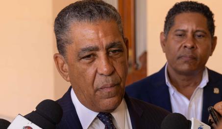 Adriano Espaillat descarta candidatura como independiente y llama a salvar al Partido Dem&oacute;crata