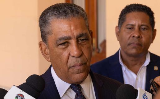 Adriano Espaillat descarta candidatura como independiente y llama a salvar al Partido Dem&oacute;crata