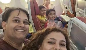 El último selfie de una familia que murió en el accidente de avión en la India