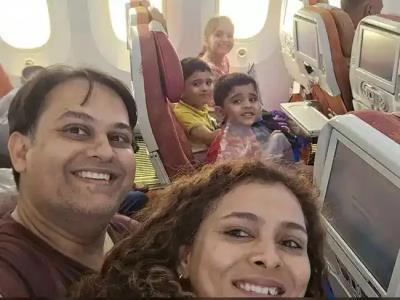 El último selfie de familia que murió en accidente aéreo en la India