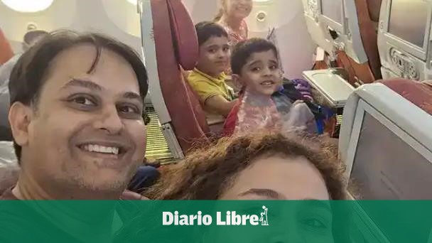 El último selfie de familia que murió en accidente aéreo en la India