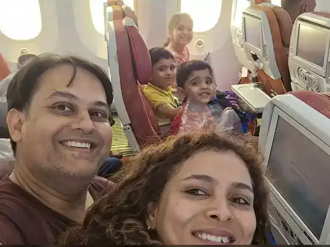 El último selfie de una familia que murió en el accidente de avión en la India