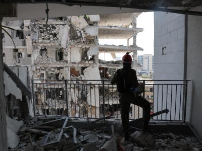 Israelíes afectados por misiles: "Es guerra terrible, pero necesaria"
