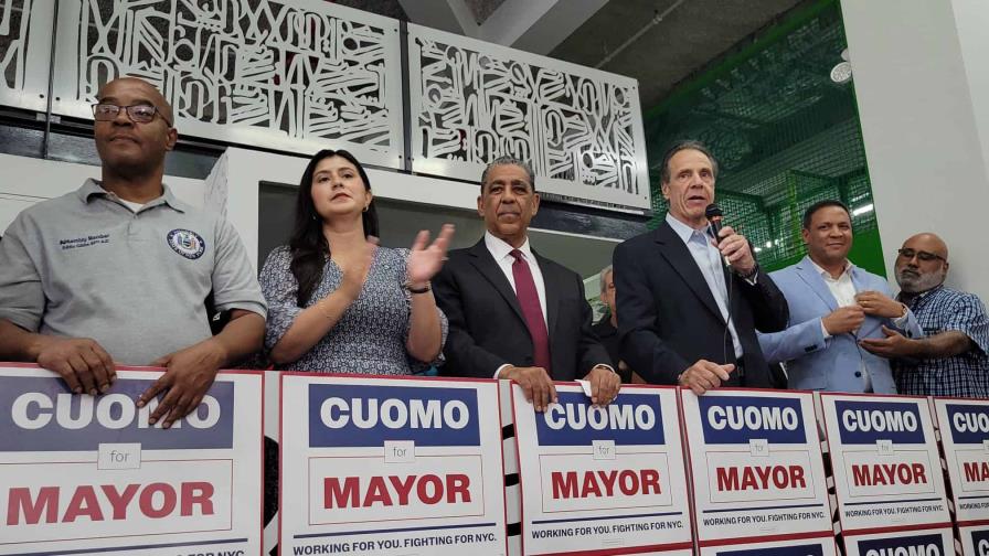 Adriano Espaillat respalda a Andrew Cuomo para la alcaldía de Nueva York Adriano Espaillat respalda a Andrew Cuomo para la alcaldía de Nueva York