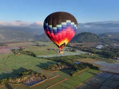 Mujer muere al caer globo aerostático con unas 30 personas en Brasil