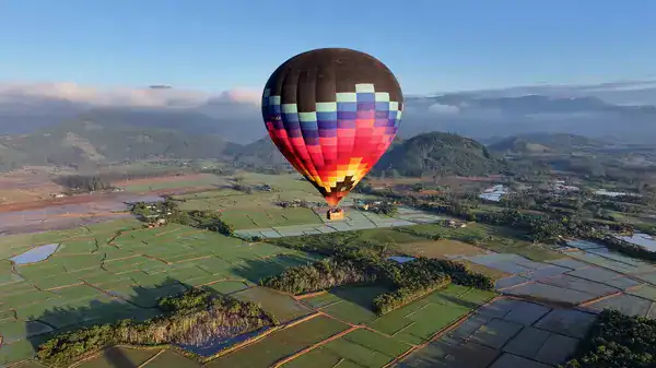 Una mujer muere al caer un globo aerostático con unas 30 personas a bordo en Brasil Una mujer muere al caer un globo aerostático con unas 30 personas a bordo en Brasil
