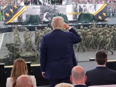 Donald Trump defiende su desfile militar