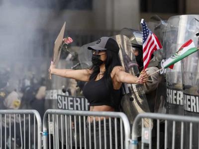 Los Ángeles ruge en la mayor protesta contra Trump