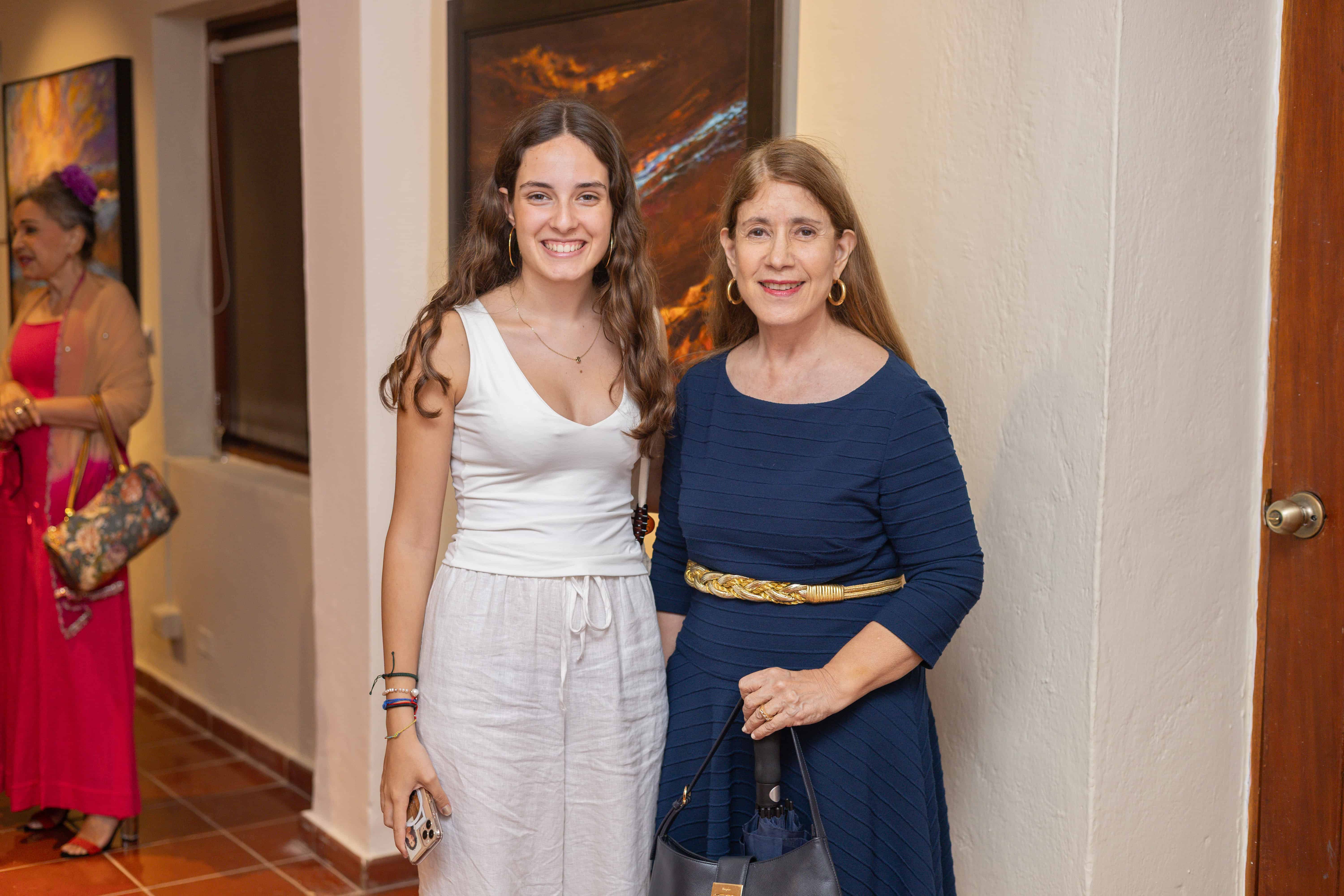 Salma Cristobalena y Esther Aristy.